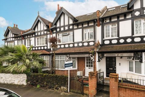 Highlands Avenue, Acton W3