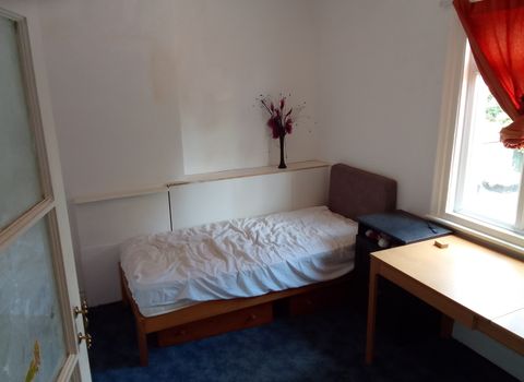 Isleworth TW7, Room to rent