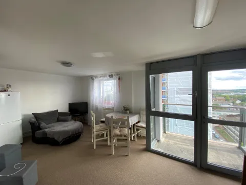 Apartment in Northampton, West Northamptonshire - View 5