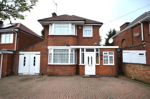 Weston Drive, Stanmore, Middlesex HA7