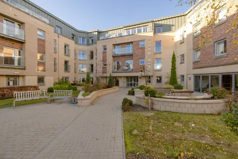 Apartment in Edinburgh, Barnton - View 5