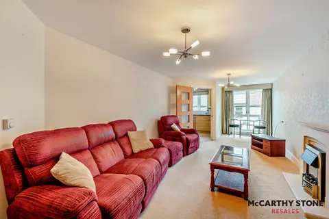 Apartment in Ipswich, The Dales, Suffolk - View 5