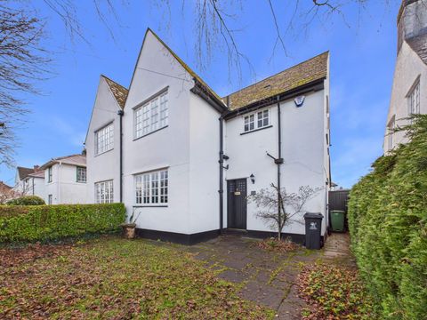 Lon Isa, Rhiwbina, Cardiff. CF14