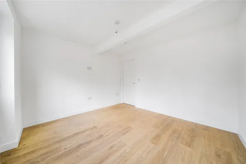 Apartment in London, London Borough of Haringey - View 5