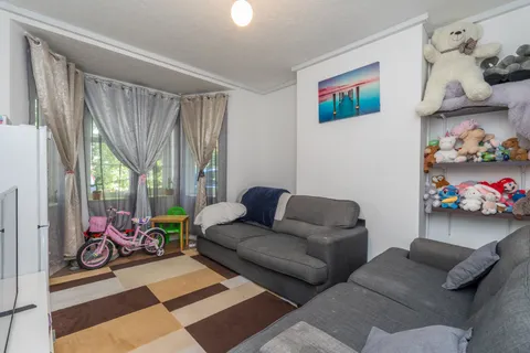 Apartment in Southampton, Shirley - View 5