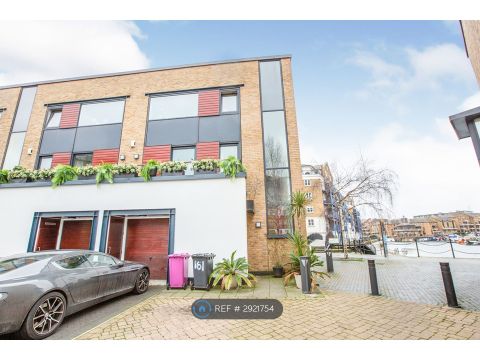 Basin Approach, London E14