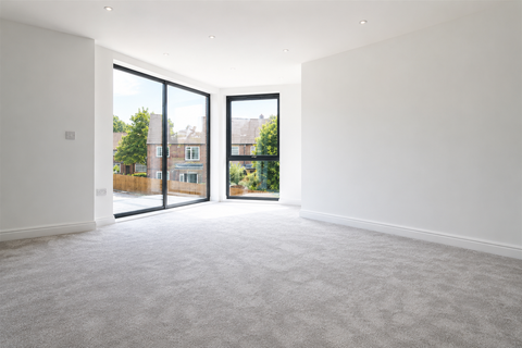 Meadow Close, Portsmouth PO6 - More
