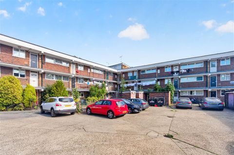 Chelmsford Road, South Woodford E18