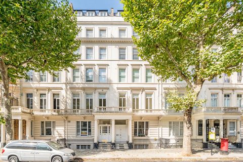 Queen's Gate, South Kensington SW7