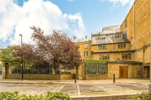 Gowers Walk, Aldgate East E1