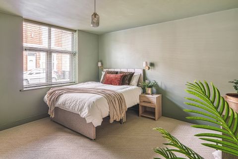 Room 1, Wolfa Street DE22, Studio to rent