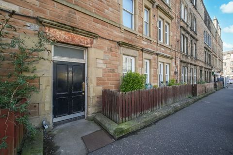 2F3, 48 Albion Road, Leith, Edinburgh EH7