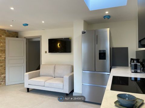 Apartment in Oxford, Oxfordshire - View 2