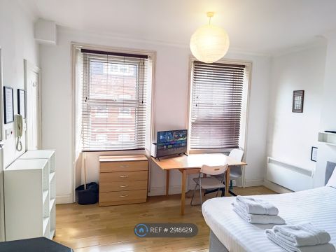 Charleville Rd, London W14, Studio to rent