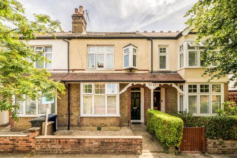 Convent Gardens, Ealing W5