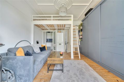 Fox Lane, Palmers Green, London N13, Studio for sale