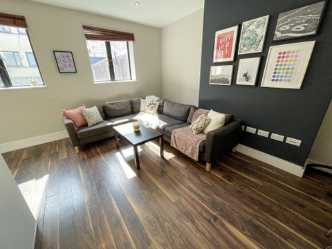 Duke Street L1, Room to rent