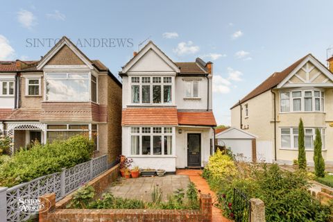 Queens Gardens, Ealing W5