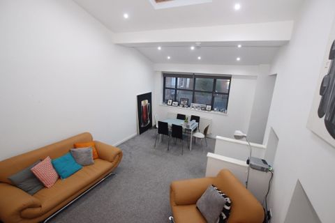Apartment in Reading, Coley - View 2