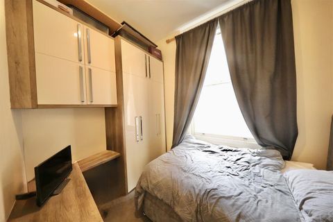 Apartment in Hull, Garrison Side, Old Town - View 2