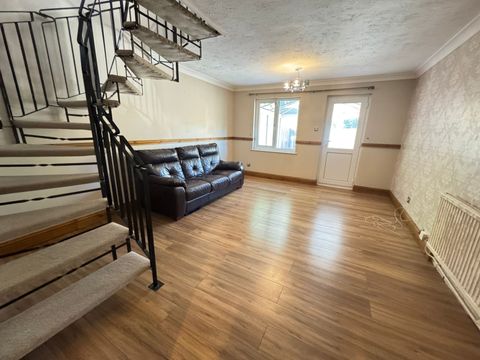 11 Harper Road E6