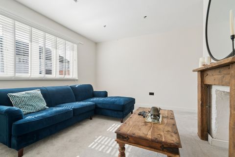 Woodgate Avenue, Chessington KT9