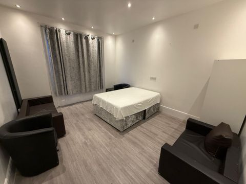 Brigstock Road, Thornton Heath CR7, Room to rent