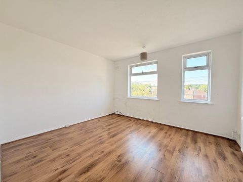 Apartment in Derby, Littleover - More