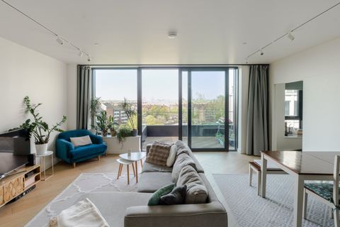 Wood Crescent, London W12, New home