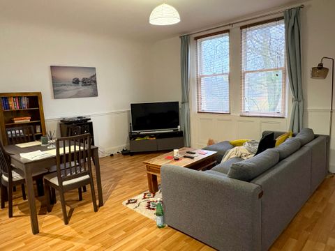 Livingston Drive South, Sefton L17