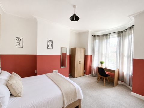 House in Nottingham, Hyson Green - More