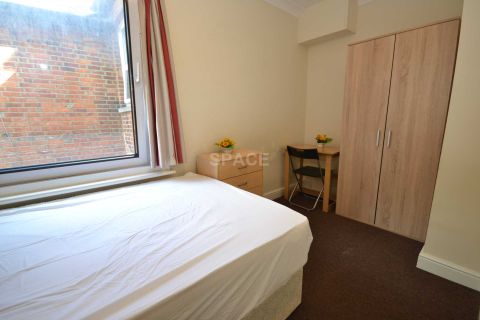 Basingstoke Road, Reading, Berkshire RG2, Room to rent