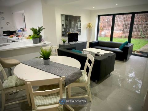 Orchard Cottages, Carlton, Nottingham NG4, Room to rent