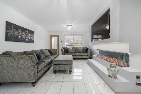 Marshallsay, Formby, Liverpool L37 – další