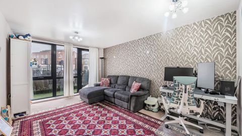 Picture of Hurley Court SW17, 2 bed flat for sale, £200,000 - Zoopla