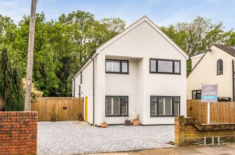 A Hillview Avenue, Hornchurch RM11