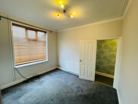 House in Salford, Newtown, Greater Manchester - More