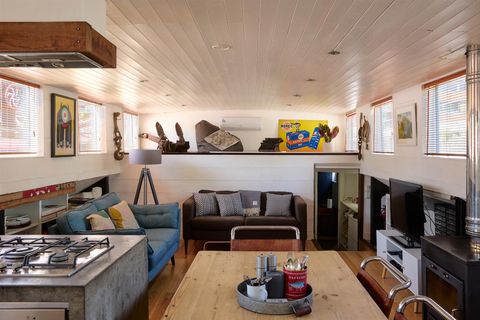 Lots Ait, Brentford TW8