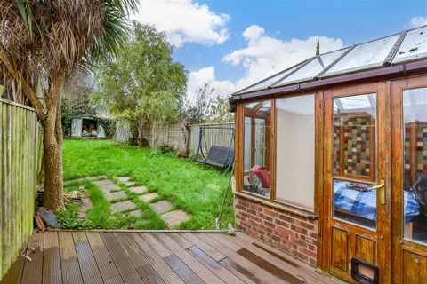 Springett Way, Coxheath, Maidstone, Kent ME17, 3 bed semi-detached ...