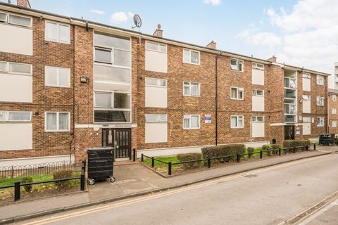 Barnardo Gardens, Barnardo Street, London E1