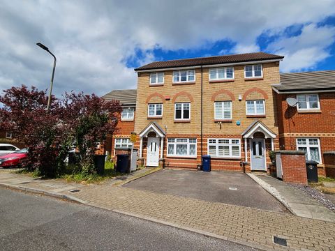 Magnolia Gardens, Edgware HA8