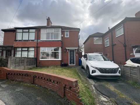 23 Myerscroft Close, Manchester M40 - View 2