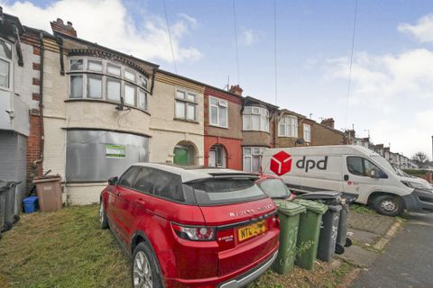 3 bed terraced house for sale in Leagrave Road, Luton LU3, £260,000 ...