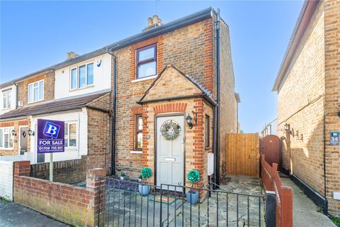 3 bed end terrace house for sale in Shaftesbury Road, Romford RM1, £ ...