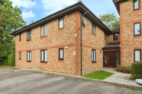 Apartment in Southampton, Maybush - View 2