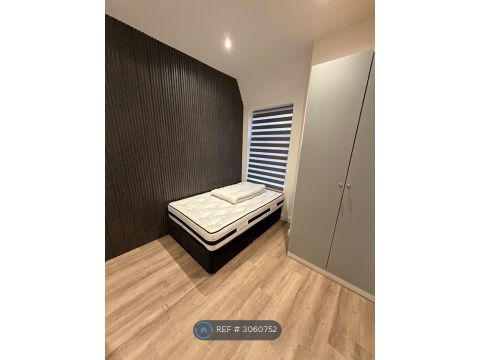 Parrin Lane, Manchester M30, Room to rent