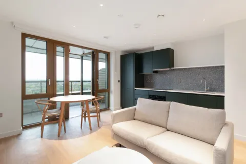 The Wiltern, Dawlish Avenue East, Perivale UB6, Studio to rent