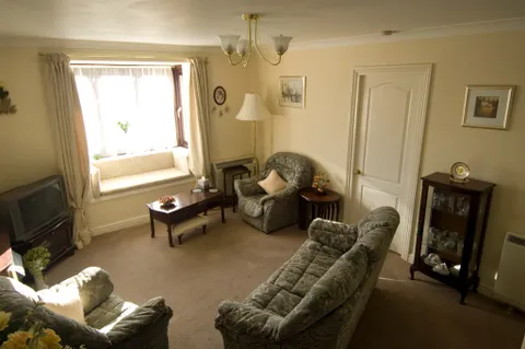 Apartment in Southampton, Regents Park - View 5