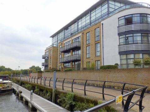 Point Wharf Lane, Brentford TW8