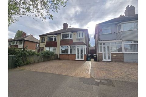 Kingstanding Road, Birmingham B44 - View 2